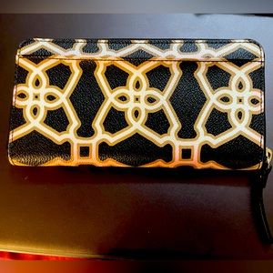 Kate Spade Wallet NWOT Clean leather Hot Pink inside only one available